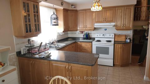 Photo 16 at 214 Fairglen Avenue, L'Amoreaux, Toronto
