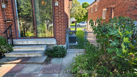Photo 24 at 214 Fairglen Avenue, L'Amoreaux, Toronto