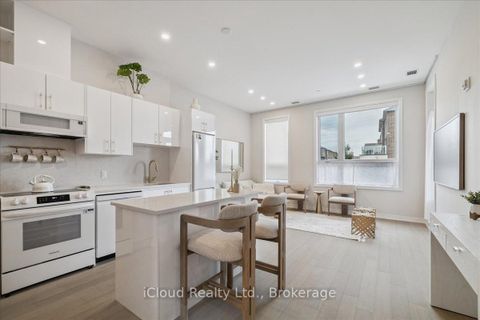 Photo 2 at 101 - 3285 Carding Mill Trail, GO Glenorchy, Oakville