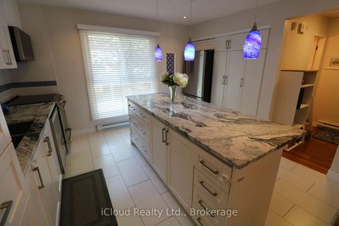 Photo 6 at 57 John Cabot Way, Jane Heights, Toronto