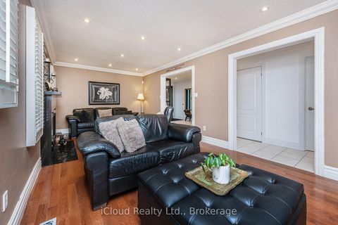 Photo 10 at 54 Embassy Drive, East Woodbridge, Vaughan