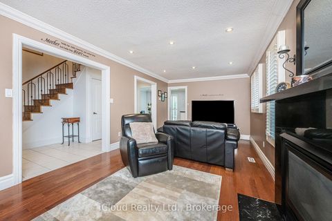 Photo 12 at 54 Embassy Drive, East Woodbridge, Vaughan