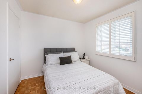 Photo 17 at 54 Embassy Drive, East Woodbridge, Vaughan