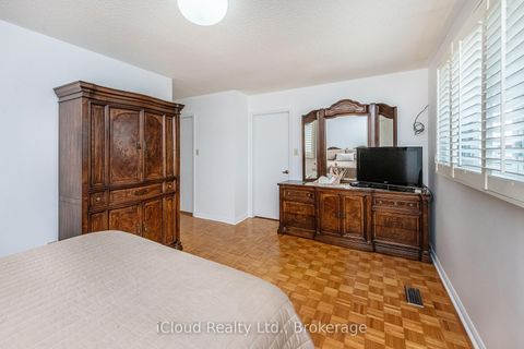 Photo 22 at 54 Embassy Drive, East Woodbridge, Vaughan
