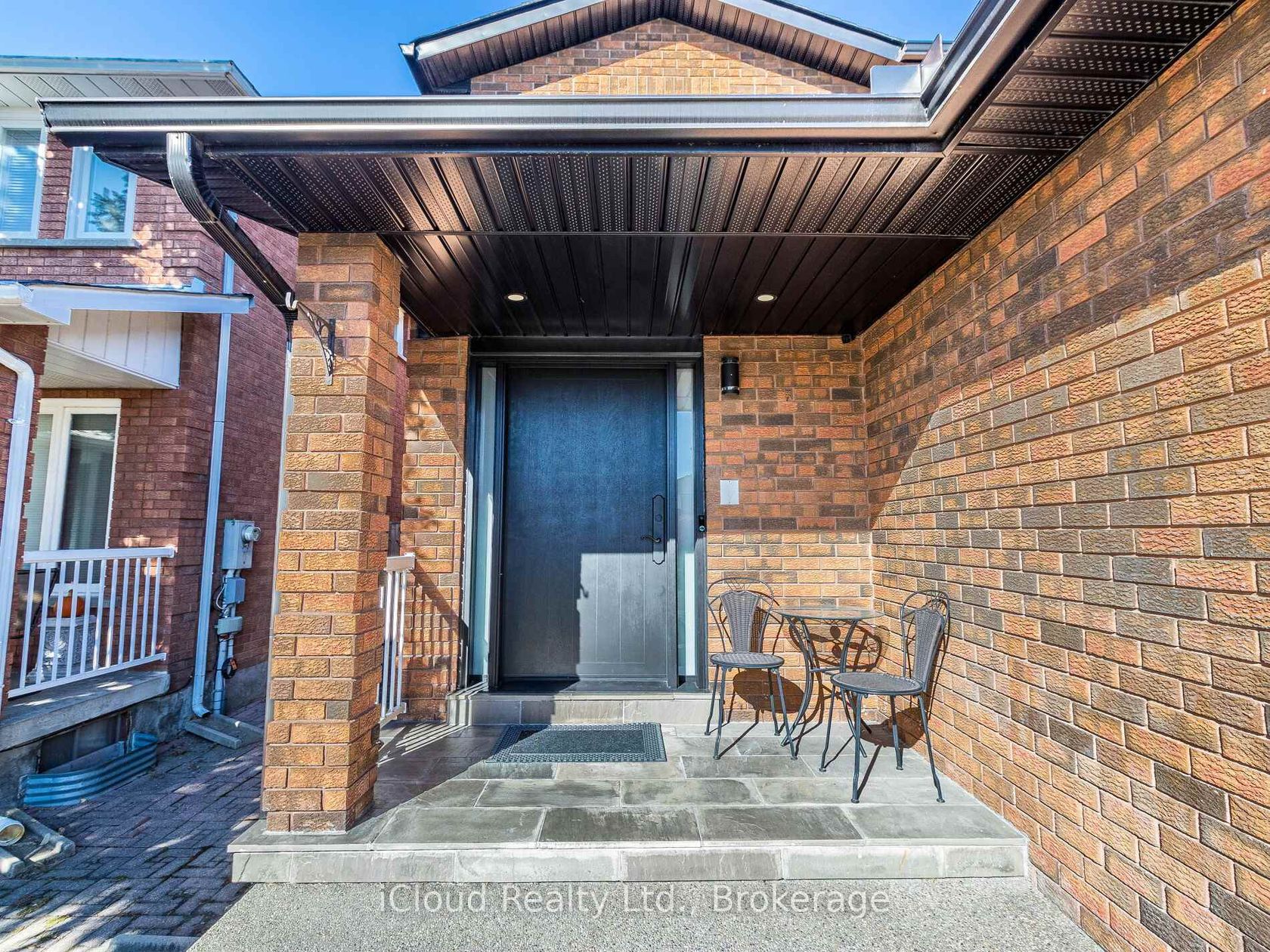 54 Embassy Drive, East Woodbridge, Vaughan 