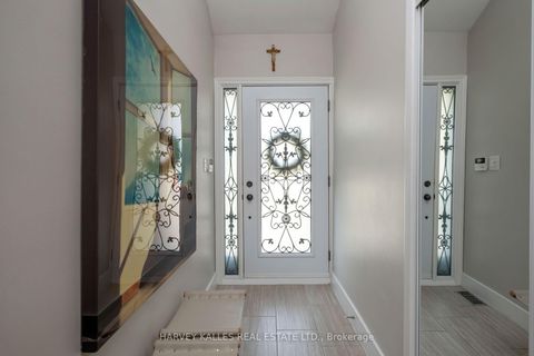 Photo 4 at 81 Summitcrest Drive, Richview, Toronto