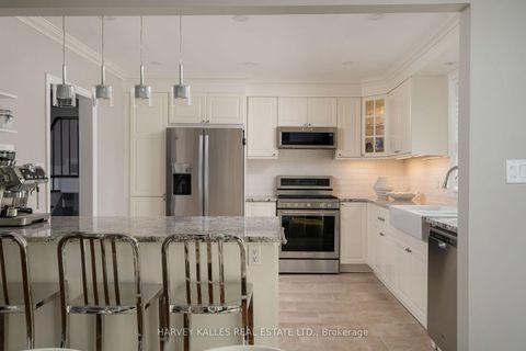 Photo 11 at 81 Summitcrest Drive, Richview, Toronto