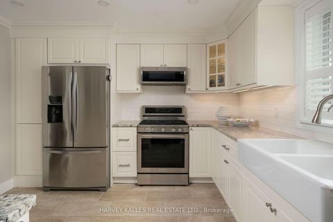 Photo 14 at 81 Summitcrest Drive, Richview, Toronto