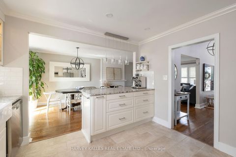 Photo 15 at 81 Summitcrest Drive, Richview, Toronto