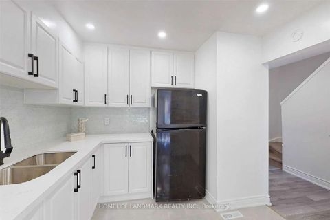 Photo 6 at 314 Sprucewood Court, L'Amoreaux, Toronto