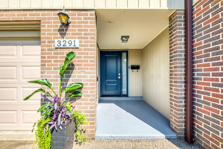Photo 3 at 3291 FIELDGATE Drive, Applewood, Mississauga