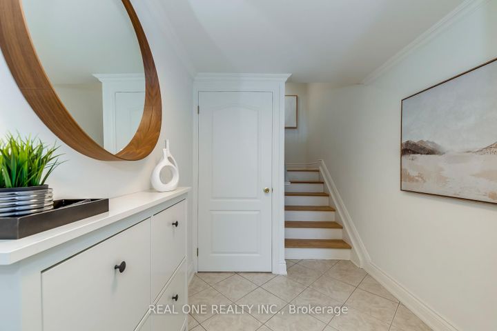 Photo 5 at 3291 FIELDGATE Drive, Applewood, Mississauga