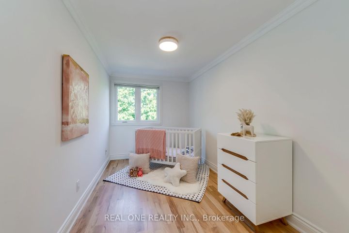 Photo 6 at 3291 FIELDGATE Drive, Applewood, Mississauga