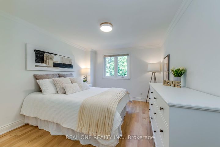 Photo 8 at 3291 FIELDGATE Drive, Applewood, Mississauga