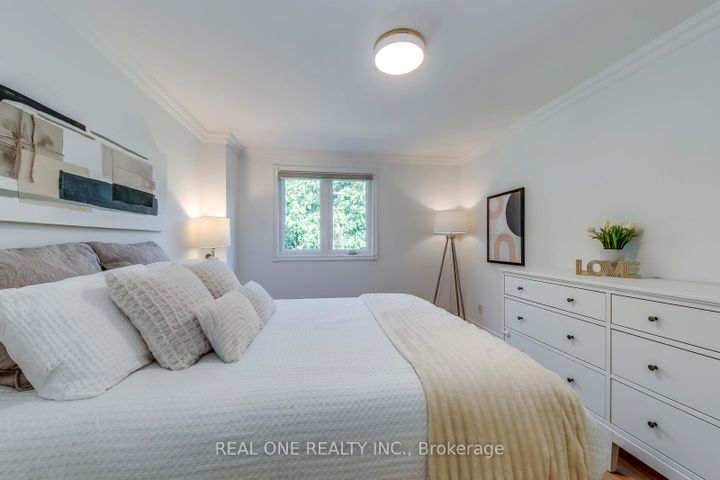 Photo 9 at 3291 FIELDGATE Drive, Applewood, Mississauga