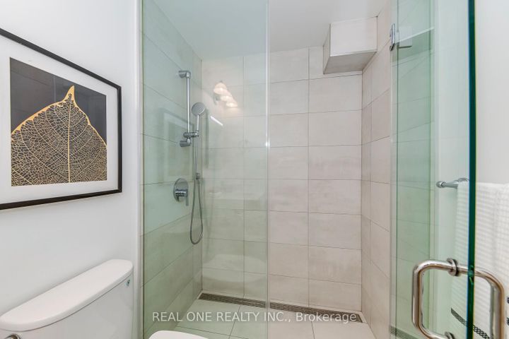 Photo 11 at 3291 FIELDGATE Drive, Applewood, Mississauga