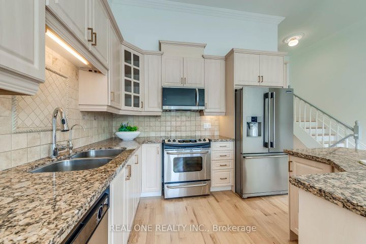 Photo 23 at 3291 FIELDGATE Drive, Applewood, Mississauga