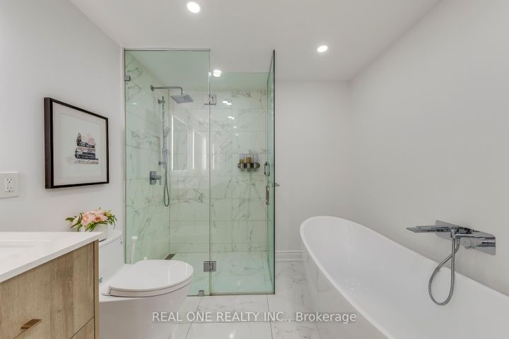 Photo 33 at 3291 FIELDGATE Drive, Applewood, Mississauga