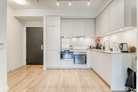Photo 8 at 210 - 158 FRONT Street E, Moss Park, Toronto
