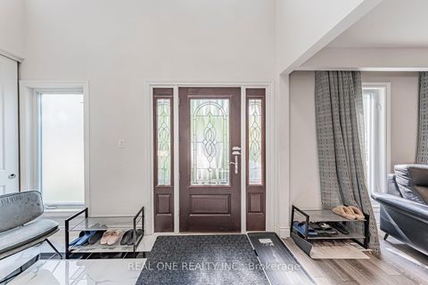 Photo 4 at 25 Tumbleweed Road, Don Valley Village, Toronto