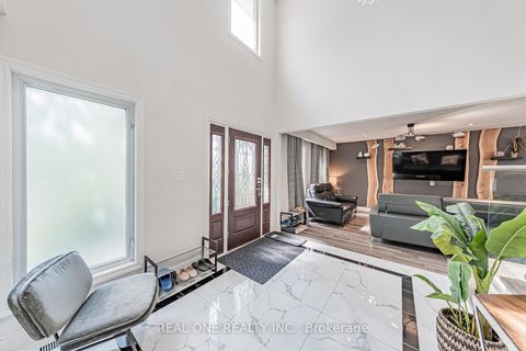 Photo 5 at 25 Tumbleweed Road, Don Valley Village, Toronto