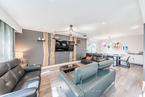 Photo 7 at 25 Tumbleweed Road, Don Valley Village, Toronto