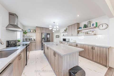 Photo 13 at 25 Tumbleweed Road, Don Valley Village, Toronto