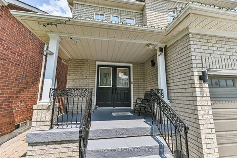 Photo 2 at 32 Sail Crescent, Vellore Village, Vaughan