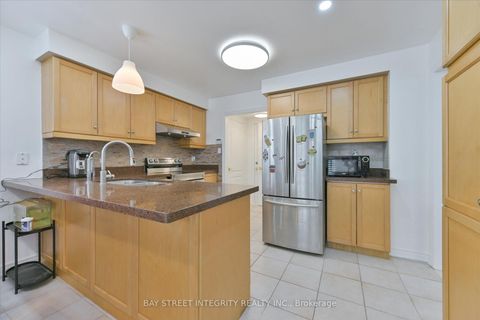 Photo 7 at 32 Sail Crescent, Vellore Village, Vaughan