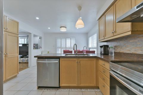 Photo 8 at 32 Sail Crescent, Vellore Village, Vaughan