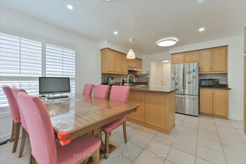 Photo 10 at 32 Sail Crescent, Vellore Village, Vaughan