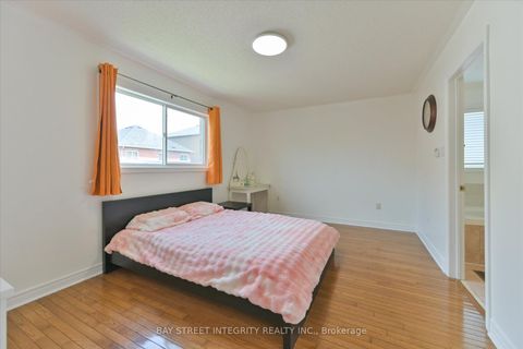 Photo 18 at 32 Sail Crescent, Vellore Village, Vaughan