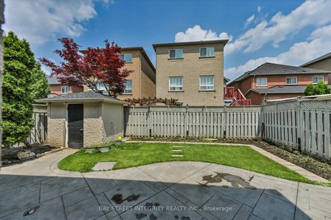 Photo 23 at 32 Sail Crescent, Vellore Village, Vaughan