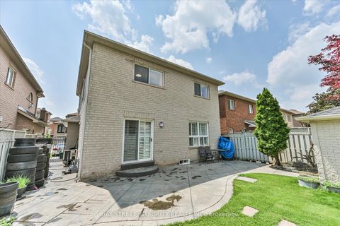 Photo 24 at 32 Sail Crescent, Vellore Village, Vaughan