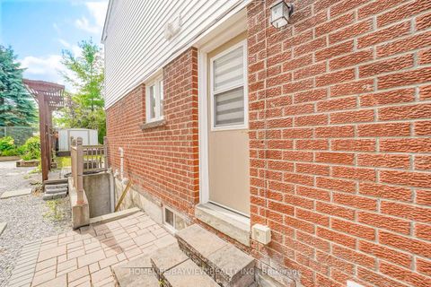 Photo 7 at 63 Seaton Drive, Aurora Highlands, Aurora