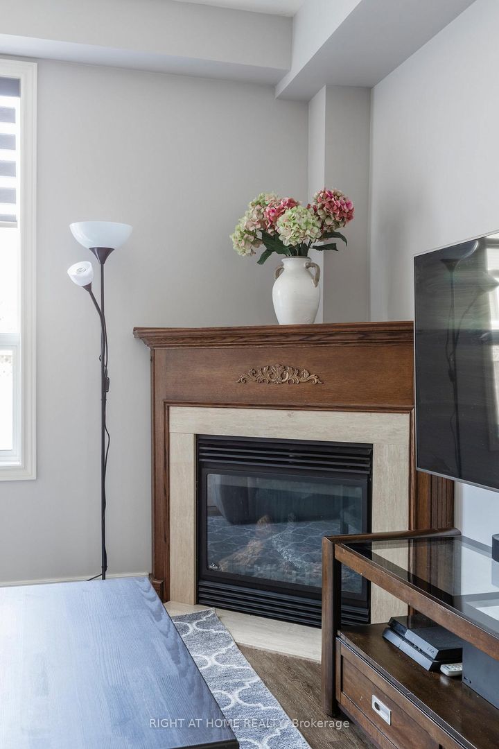 Photo 9 at 56 Marina Point Crescent, Stoney Creek, Hamilton