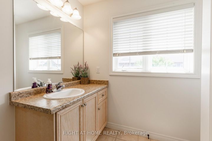 Photo 31 at 56 Marina Point Crescent, Stoney Creek, Hamilton