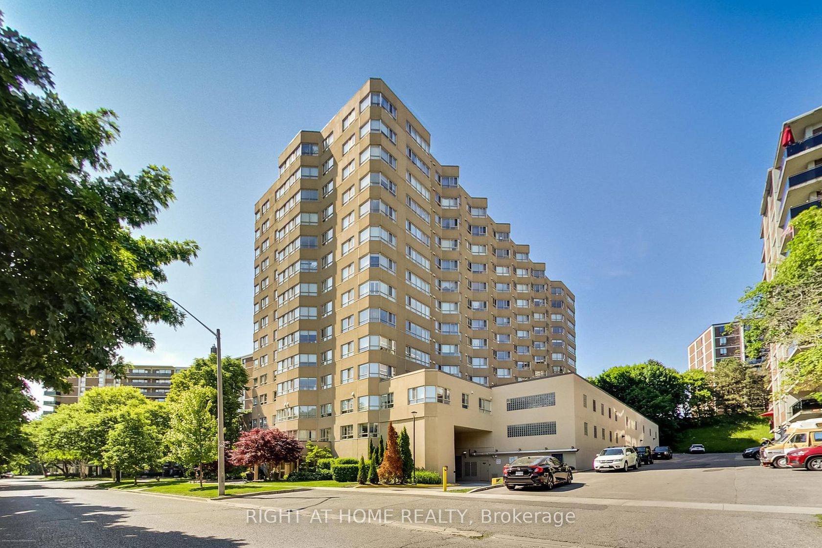 1109 - 4 Park Vista, Parkview, Toronto 
