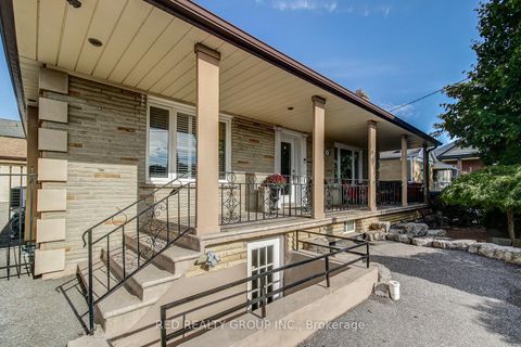 Photo 2 at 5 Chappel Hill Road, CFB, Toronto