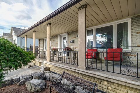 Photo 4 at 5 Chappel Hill Road, CFB, Toronto