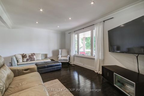Photo 10 at 5 Chappel Hill Road, CFB, Toronto