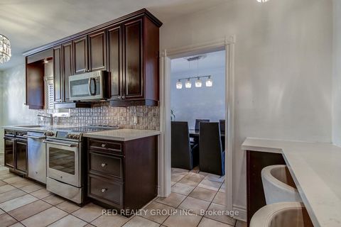 Photo 18 at 5 Chappel Hill Road, CFB, Toronto