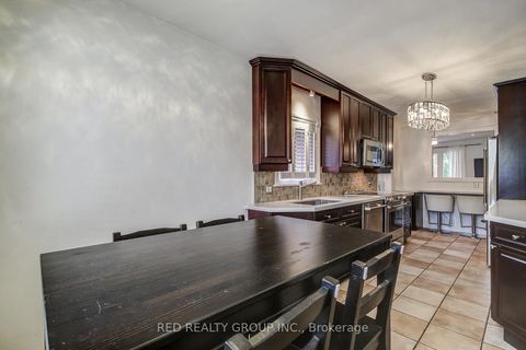 Photo 22 at 5 Chappel Hill Road, CFB, Toronto