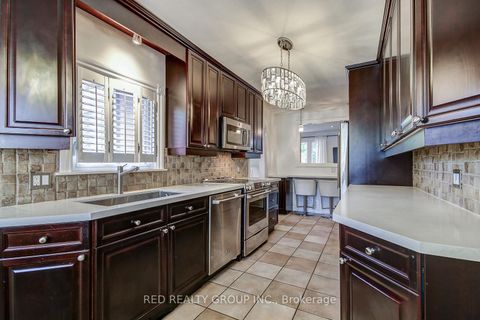 Photo 24 at 5 Chappel Hill Road, CFB, Toronto