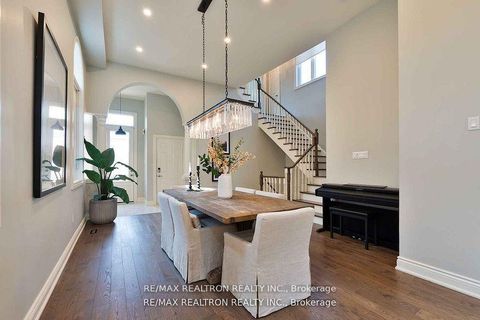 Photo 7 at 121 Broomlands Drive, Maple, Vaughan