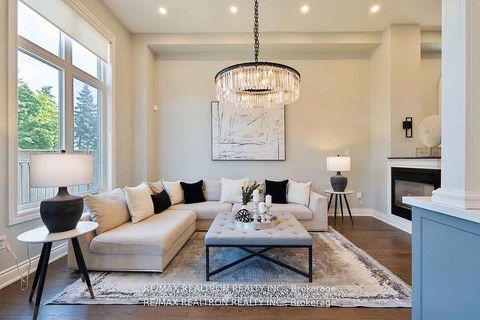 Photo 11 at 121 Broomlands Drive, Maple, Vaughan