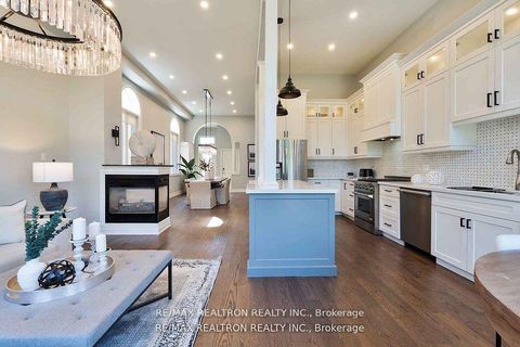 Photo 13 at 121 Broomlands Drive, Maple, Vaughan
