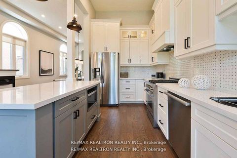 Photo 16 at 121 Broomlands Drive, Maple, Vaughan