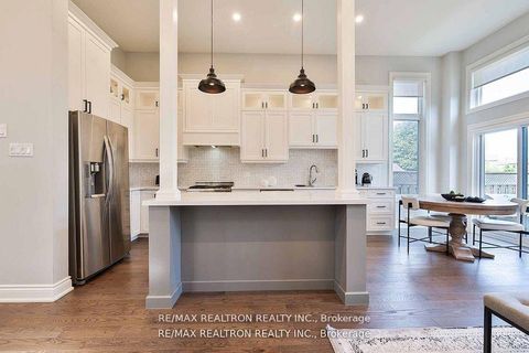 Photo 17 at 121 Broomlands Drive, Maple, Vaughan