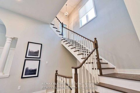 Photo 19 at 121 Broomlands Drive, Maple, Vaughan